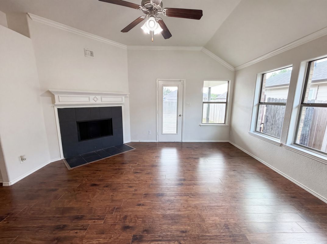 Property photo 3 of 1618 Hillside Dr