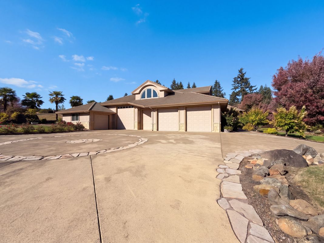 Property photo 1 of 17695 S Fieldstone Ct