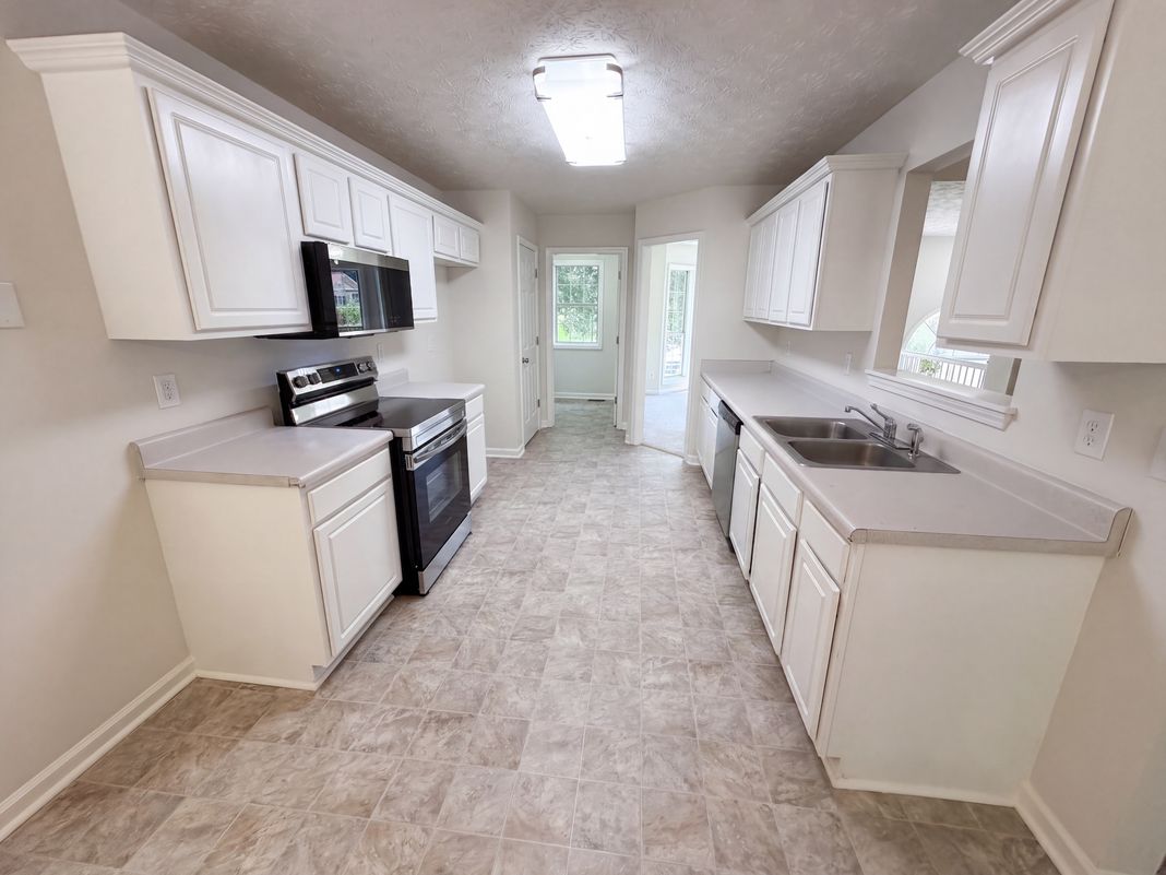 Property photo 2 of 7830 Mosswood Ln