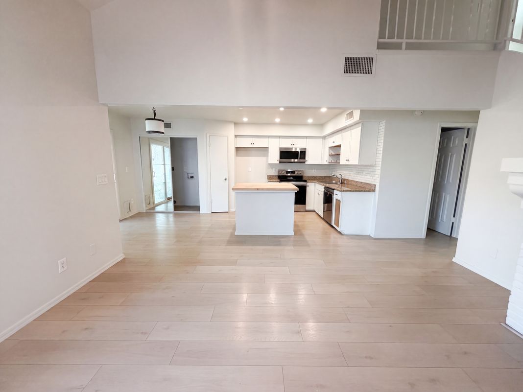 Property photo 2 of 6723 W Aire Libre Ave