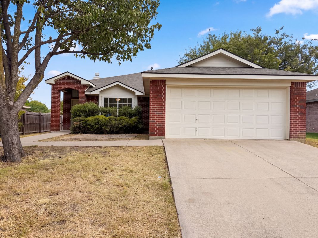 Property photo 1 of 825 Dixon Ln