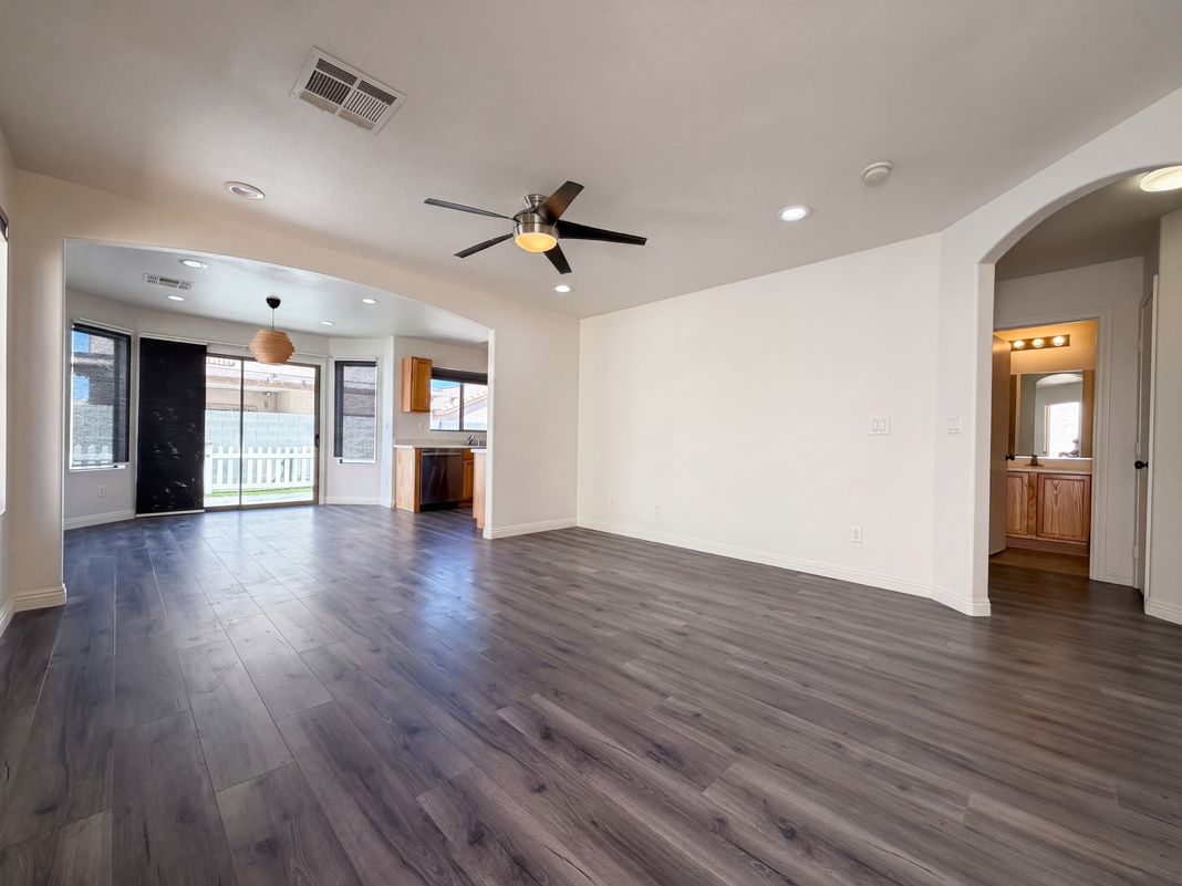 Property photo 3 of 4818 Lone Grove Dr