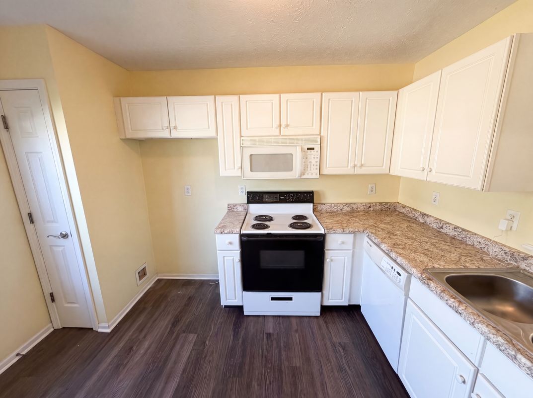 Property photo 2 of 2709 Lucas Dr