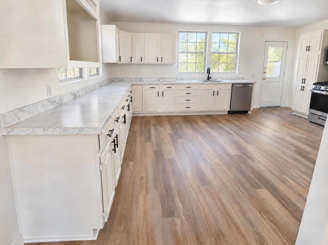 Property photo 2 of 324 W Avenue C