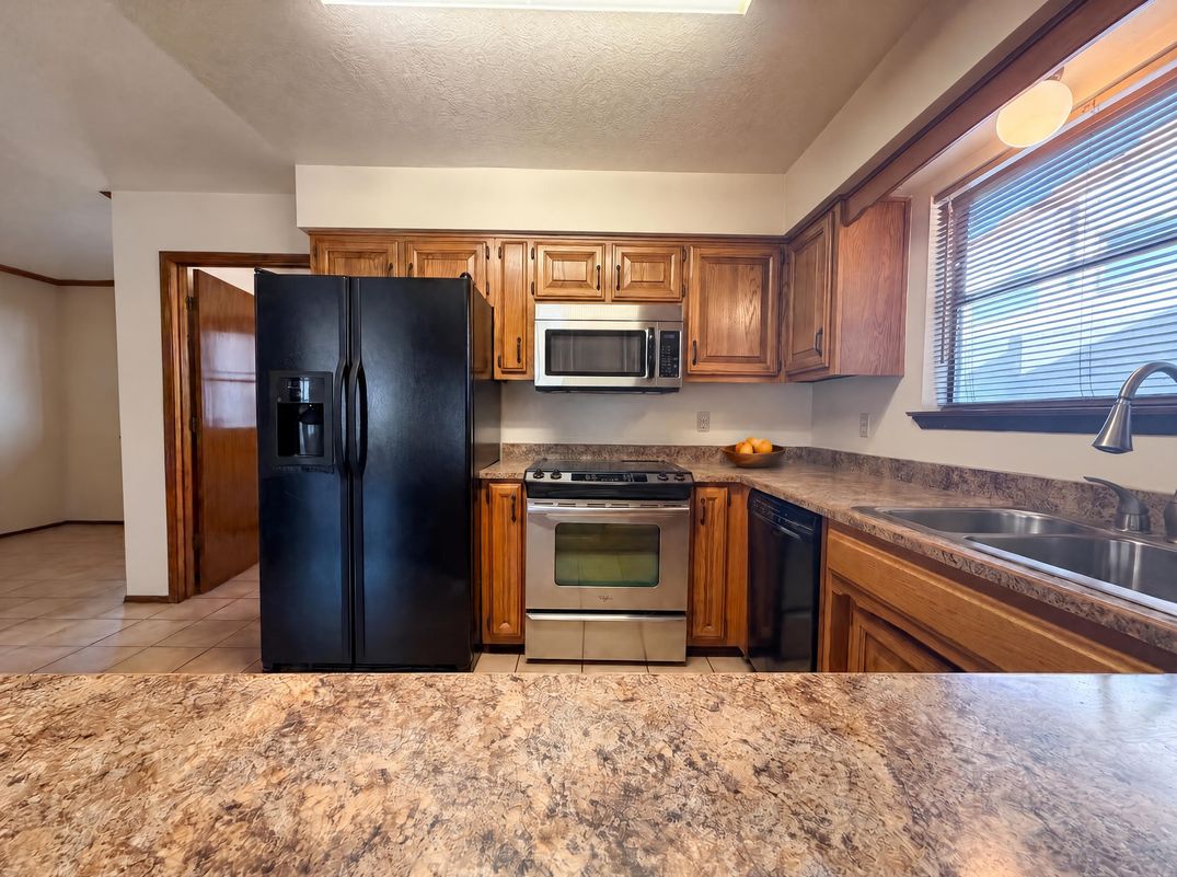 Property photo 2 of 8804 Pony Express Trl NE