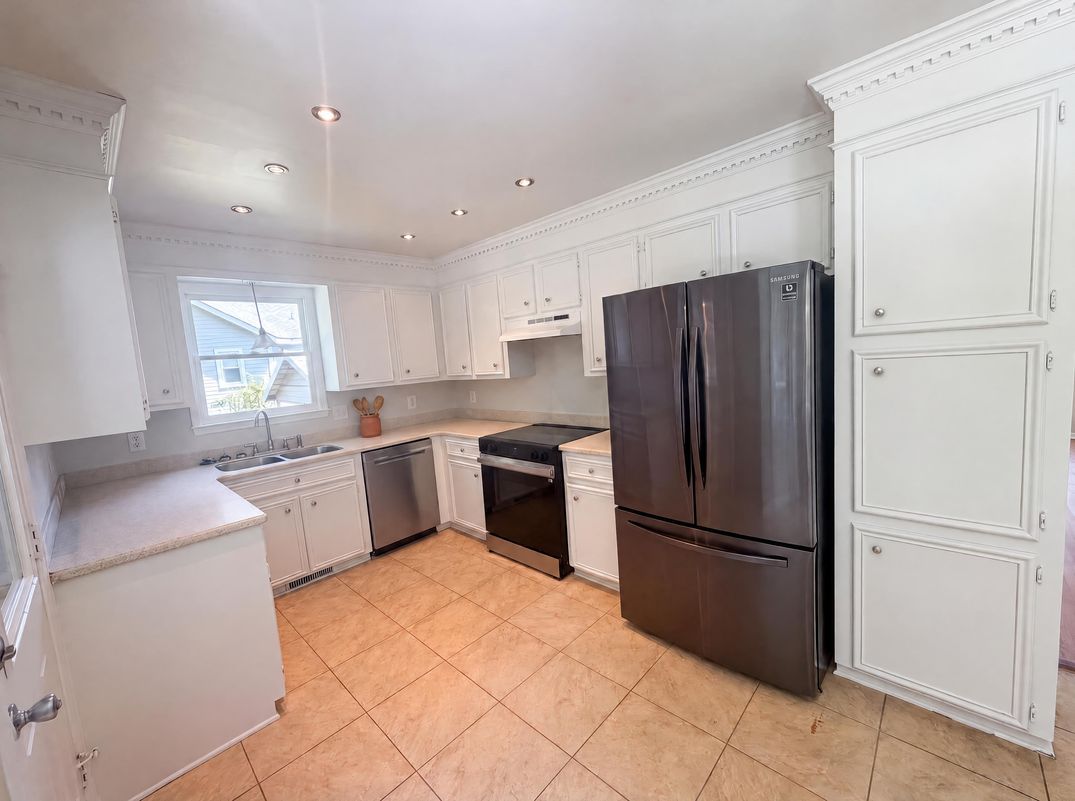 Property photo 2 of 153 Courtney Oak Dr