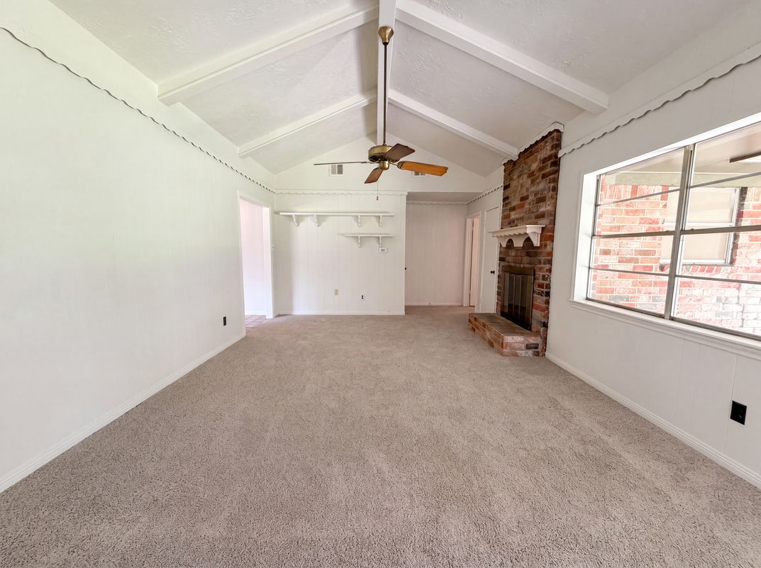 Property photo 3 of 16338 Hollow Wood Dr
