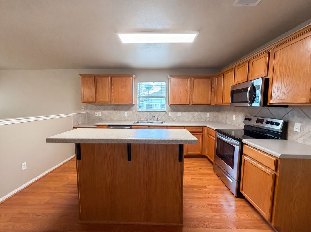 Property photo 2 of 5313 Southern Crossing Dr