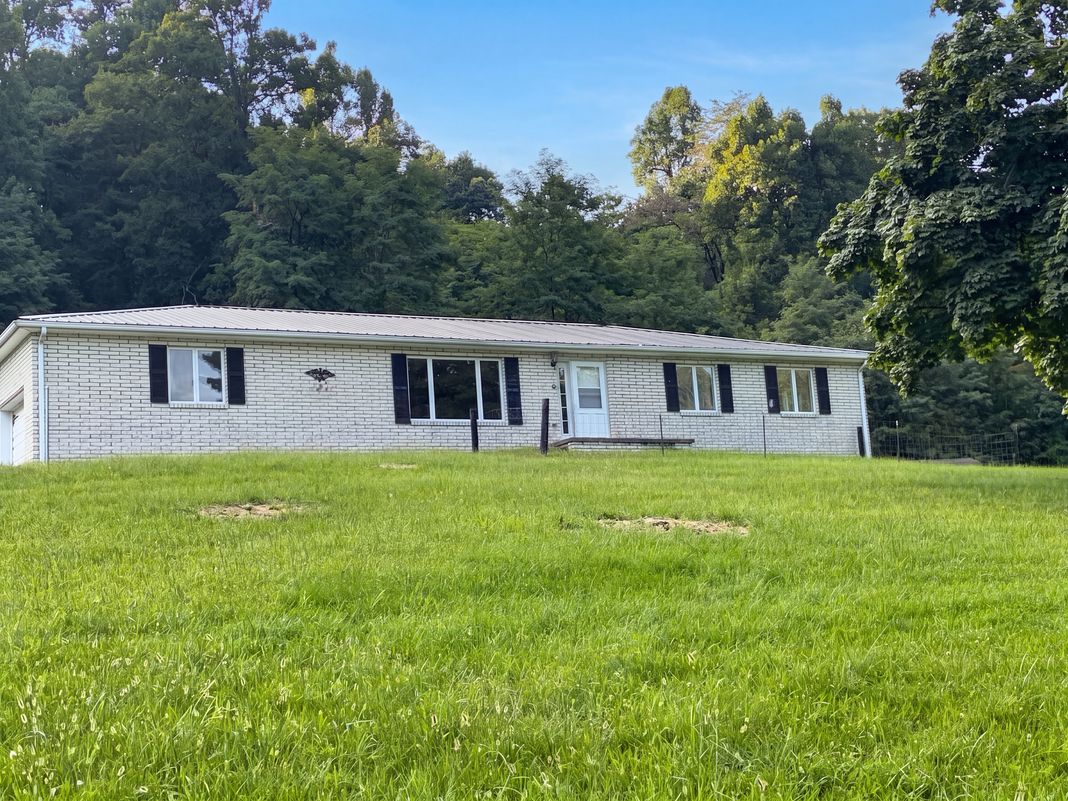 Property photo 1 of 814 Becks Gap Rd