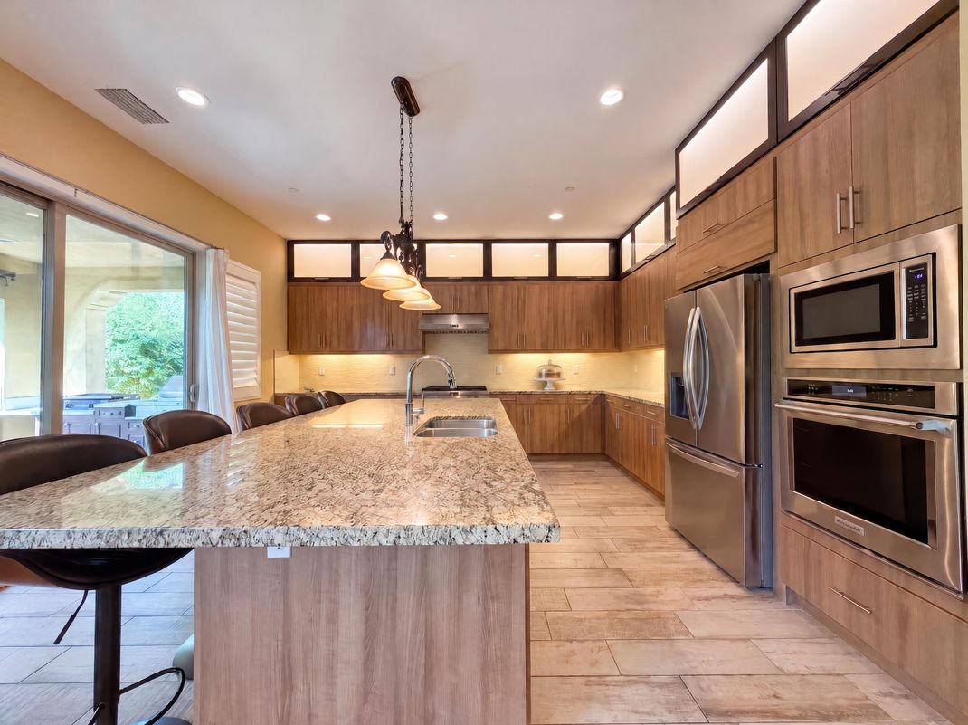 Property photo 2 of 627 E Orange Blossom Way