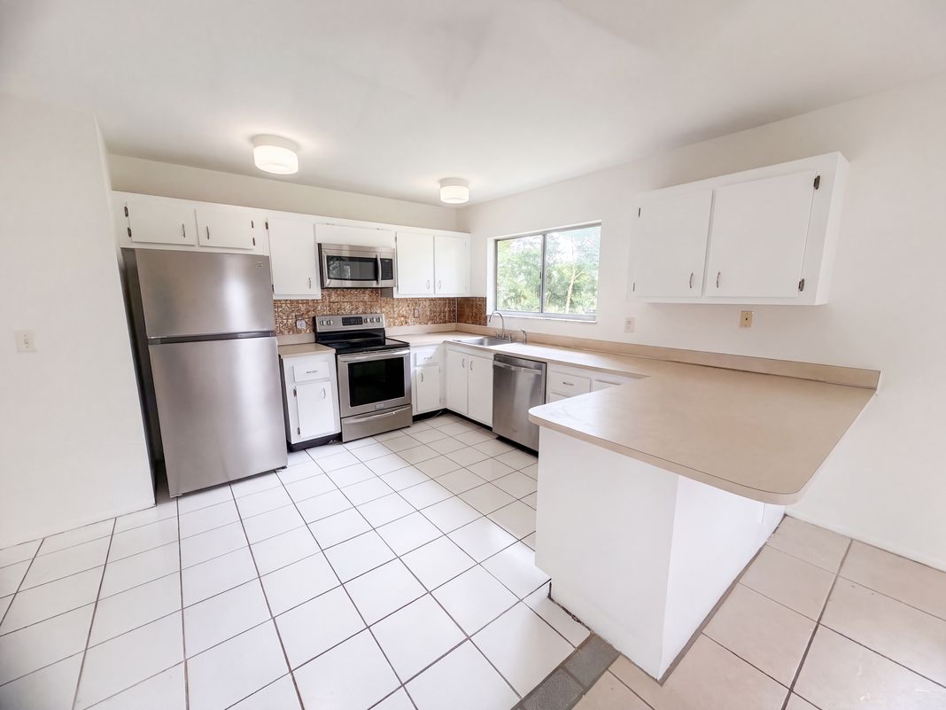 Property photo 2 of 1832 SE Wexford Ct