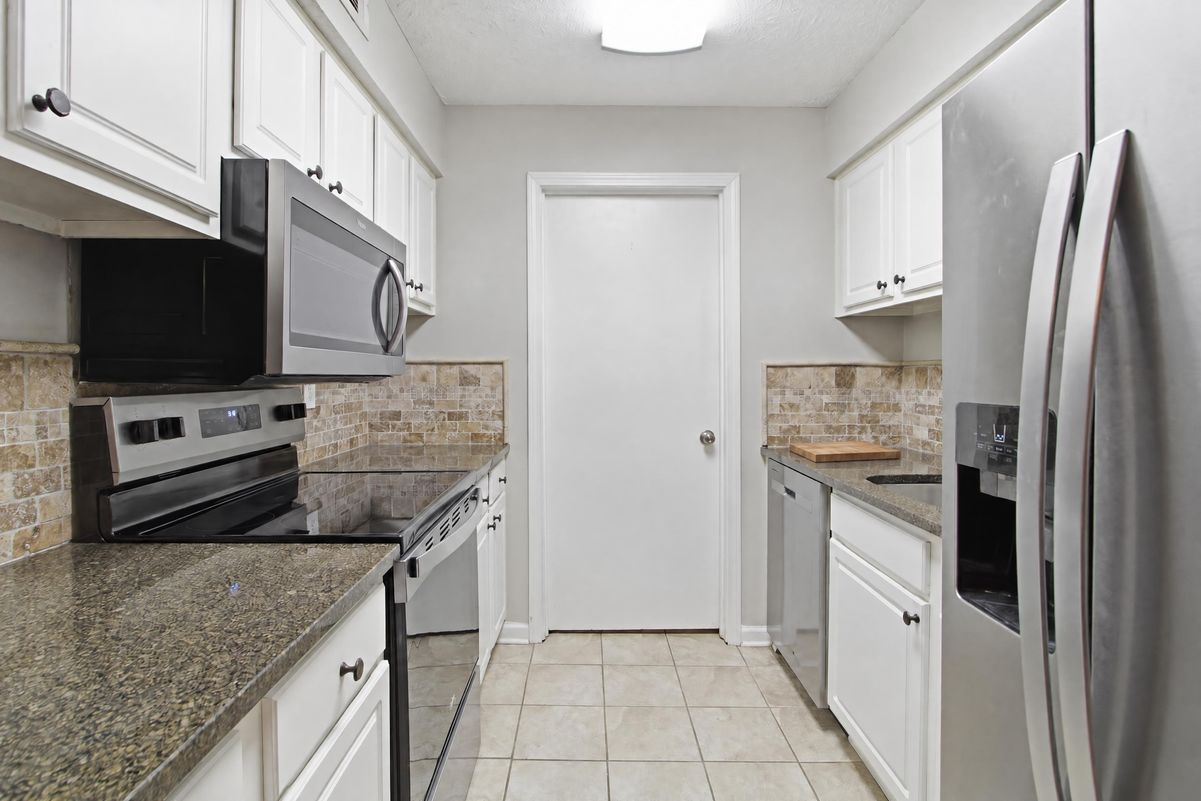 Property photo 2 of 5145 Roswell Rd Unit 7