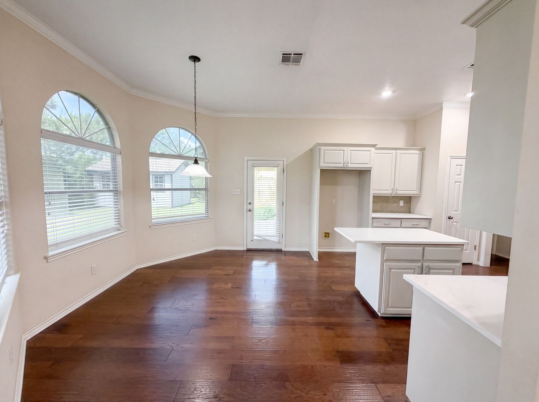 Property photo 3 of 11117 Weatherford Dr