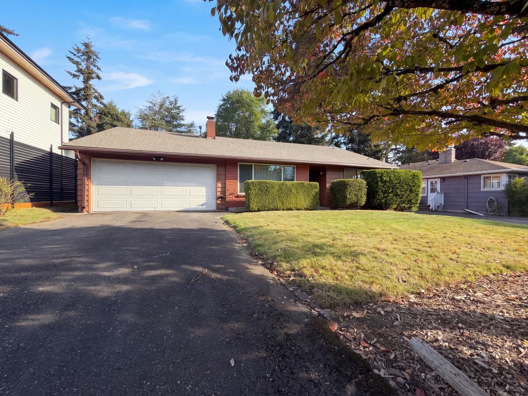 Property photo 1 of 10235 NE Thompson St