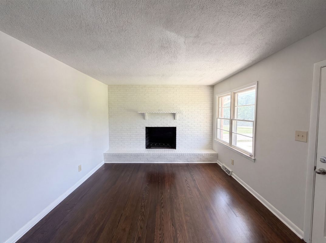 Property photo 3 of 310 W Indiana Ave