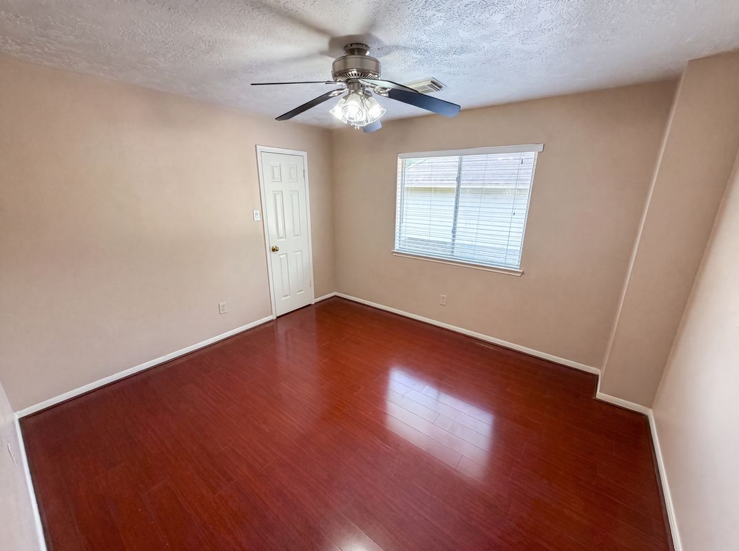 Photo 16 of 28 of 4215 River Ranch Dr, Pasadena, TX