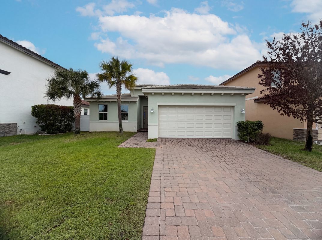 Property photo 2 of 12473 NW Lynch Ln