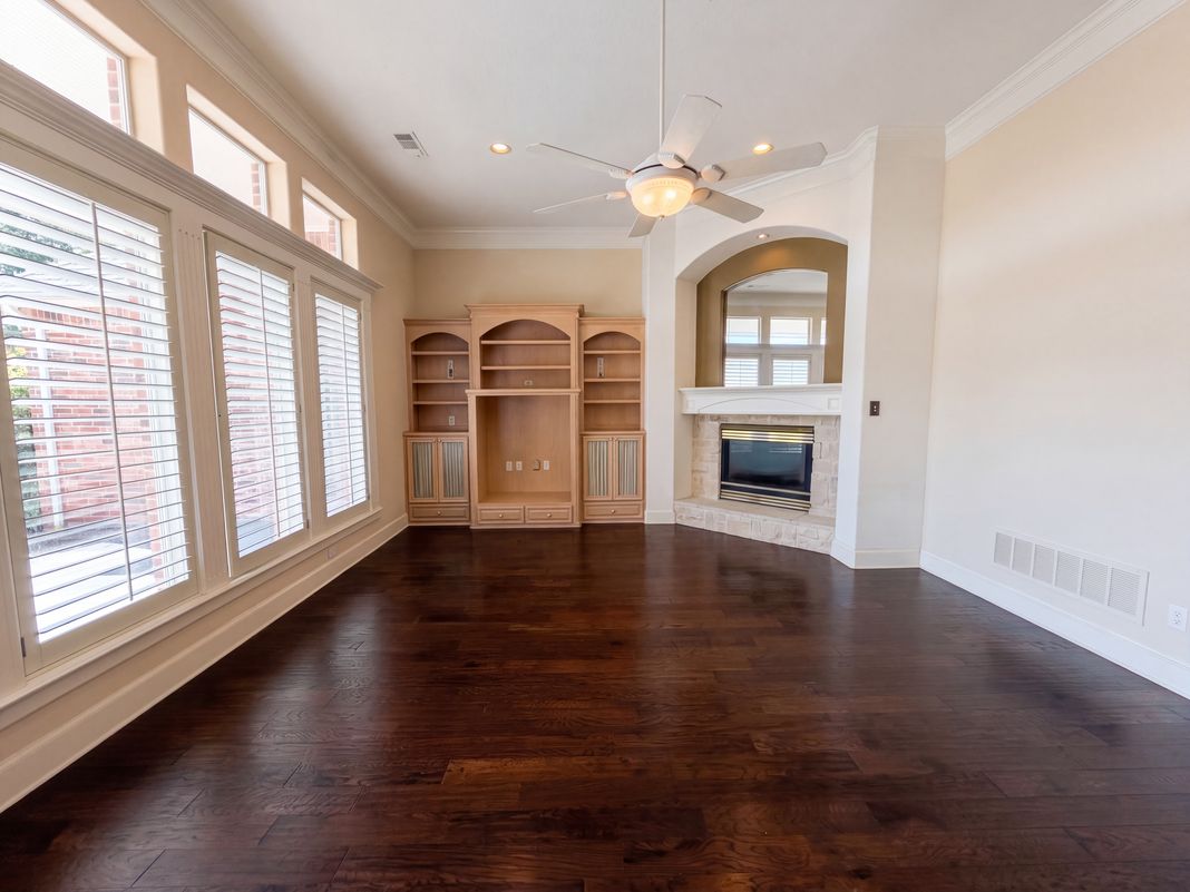 Property photo 3 of 619 Edgewood Ln