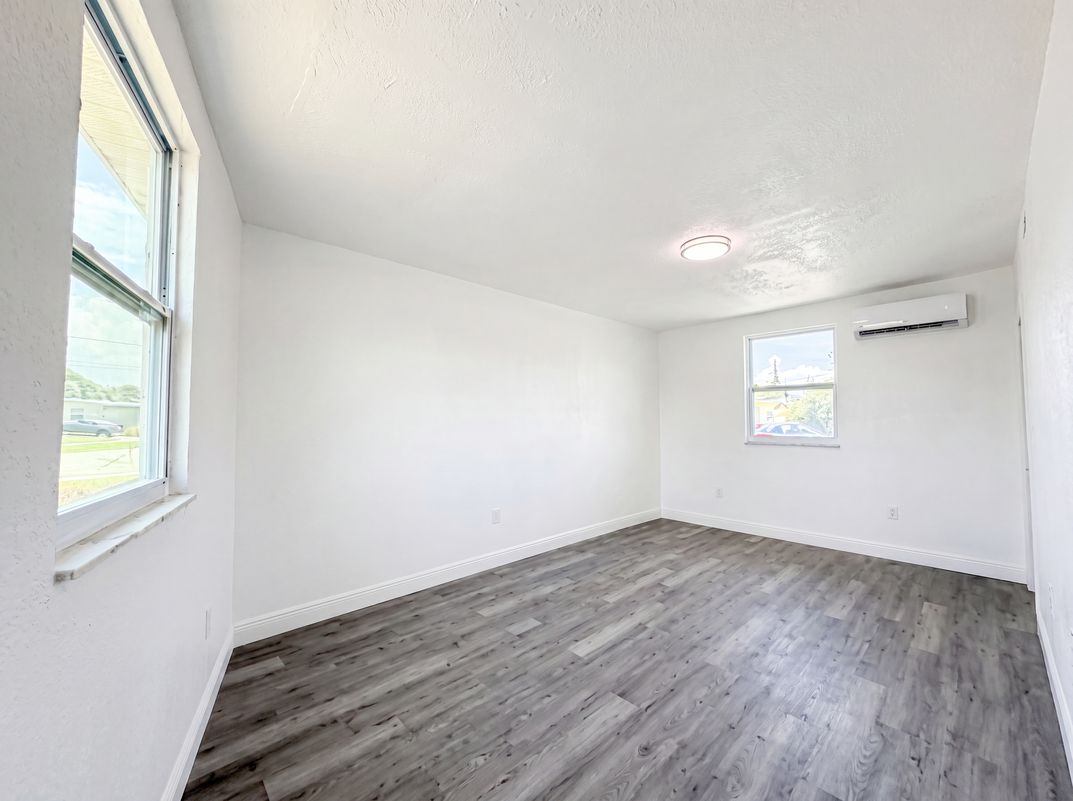 Photo 11 of 26 of 21530 Glendale Ave, Port Charlotte, FL