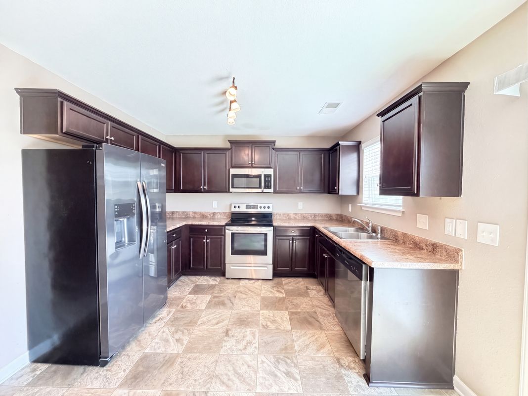 Property photo 3 of 1578 Zeverly St