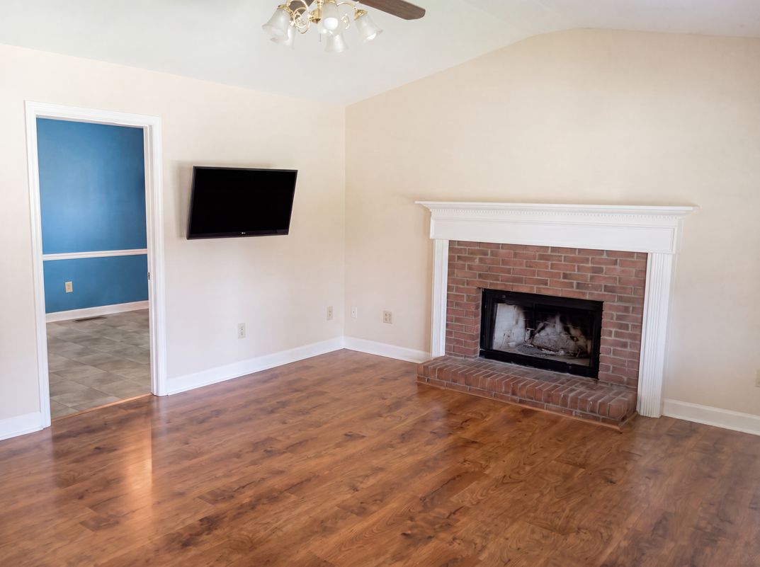 Property photo 3 of 3 Eden Dr NW