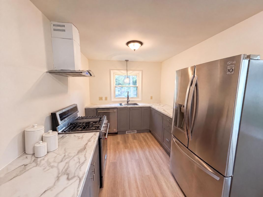 Property photo 2 of 572 11th Ave NW