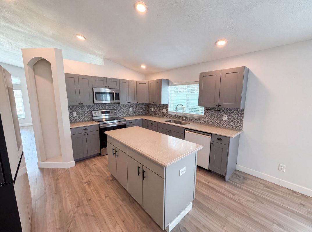 Property photo 2 of 3800 Seminole Dr