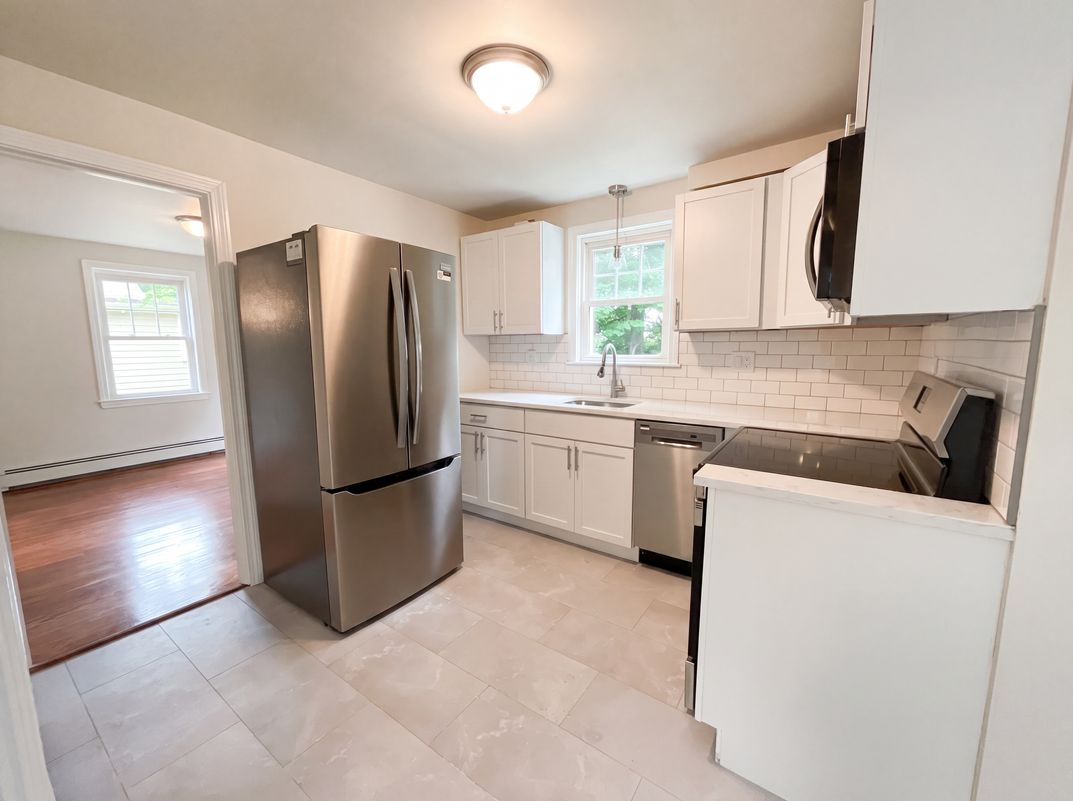 Property photo 2 of 48 Woodlawn St