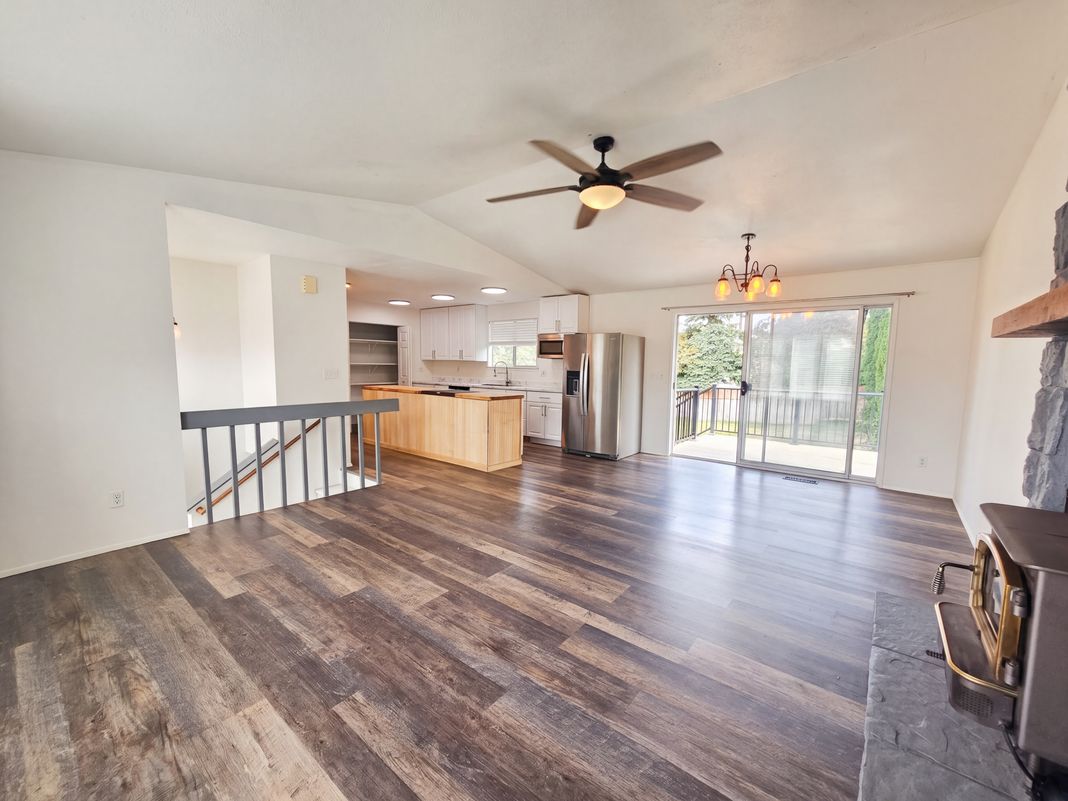 Property photo 3 of 611 Marcie Ct
