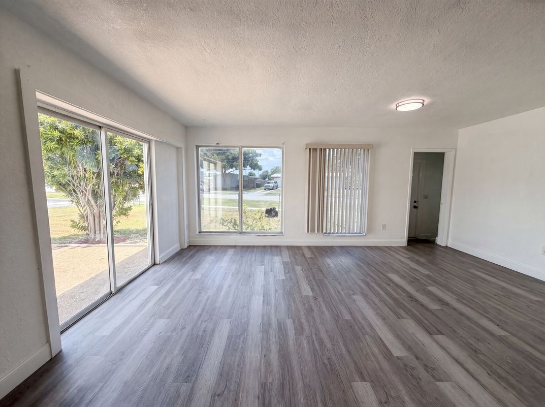 Photo 7 of 26 of 21530 Glendale Ave, Port Charlotte, FL