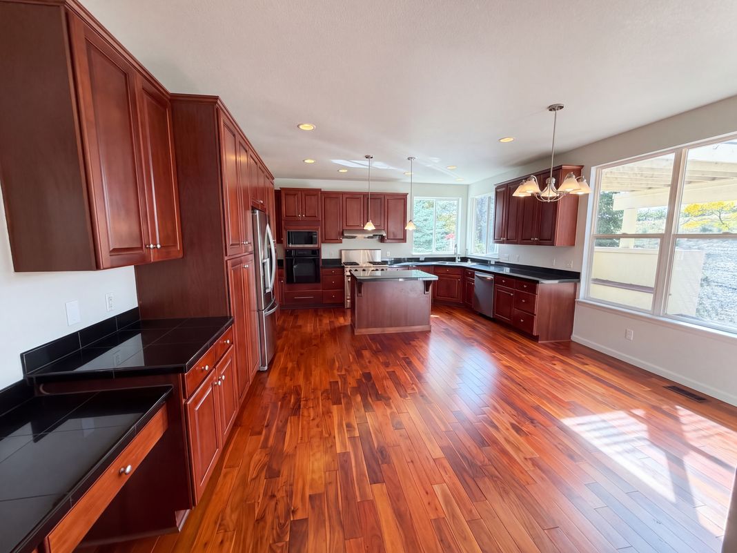 Property photo 2 of 660 Stonemont Ct