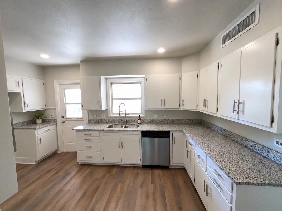 Property photo 2 of 1205 G St