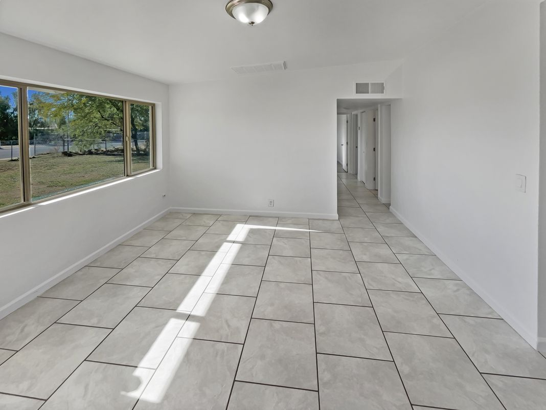 Property photo 3 of 802 W Tipton Dr