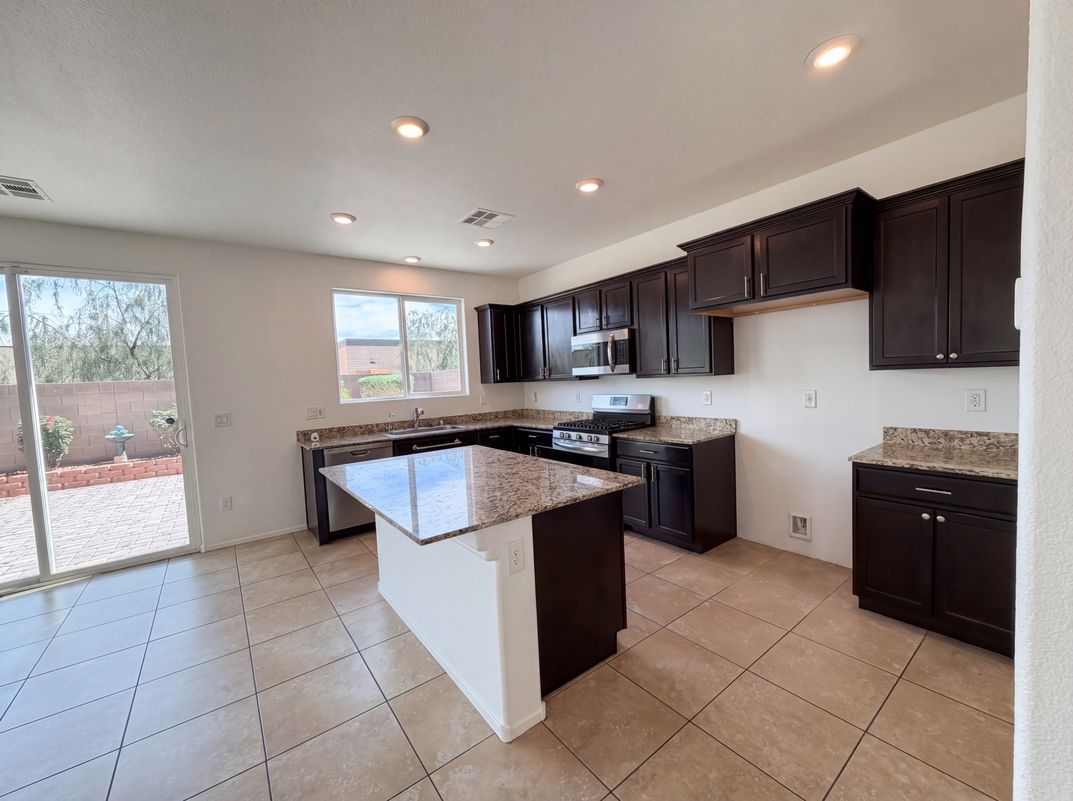 Property photo 2 of 4036 White Opal St