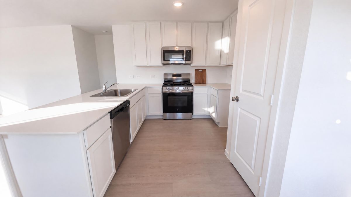 Property photo 2 of 1011 Landon Rdg