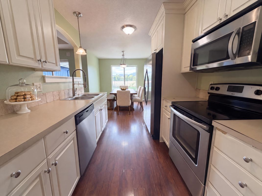 Property photo 2 of 1615 SE Jonathan Ave