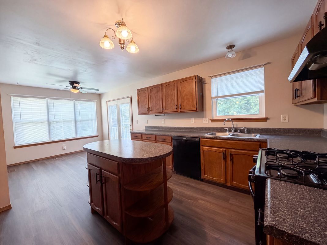 Property photo 2 of 923 Keeneland Rd