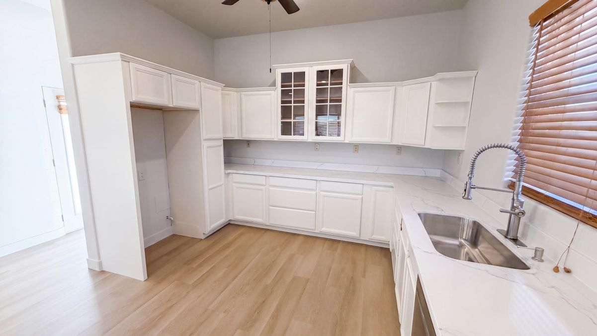Property photo 2 of 51340 W Iver Rd