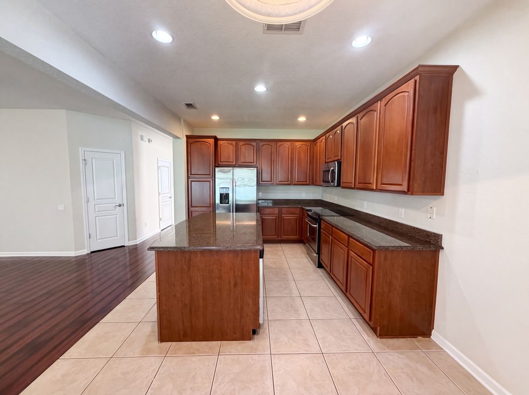 Property photo 2 of 13228 Roskin Ln