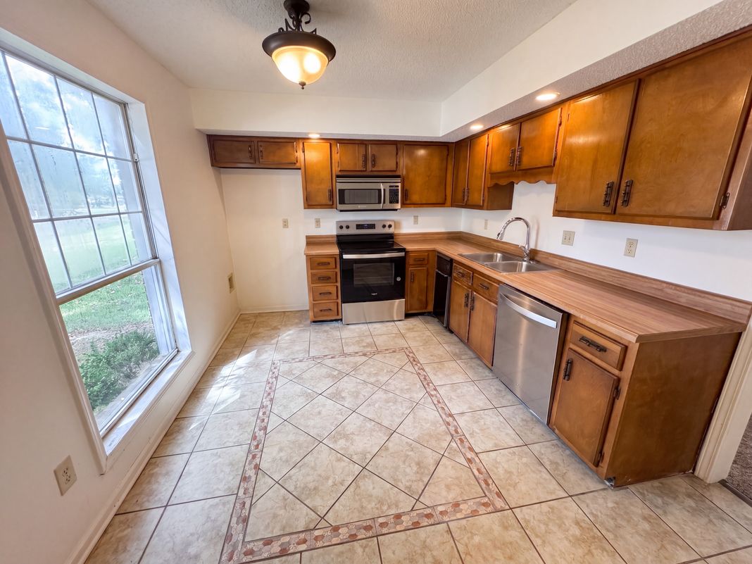 Property photo 2 of 3798 Fern Ridge Rd