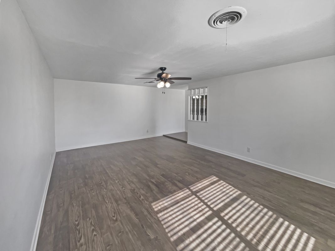 Property photo 3 of 1105 E 17th St