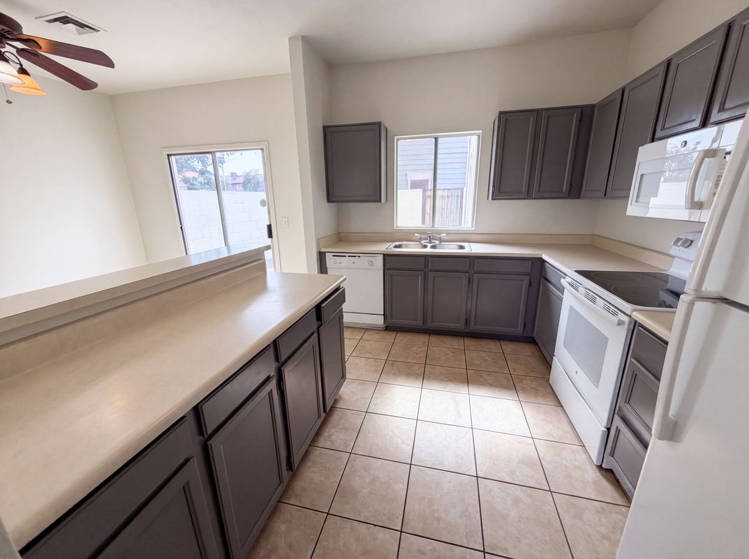 Property photo 2 of 1601 N Saba St Unit 273
