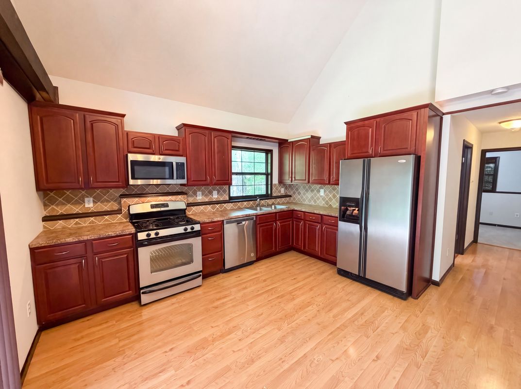 Property photo 2 of 240 Shawna Ln