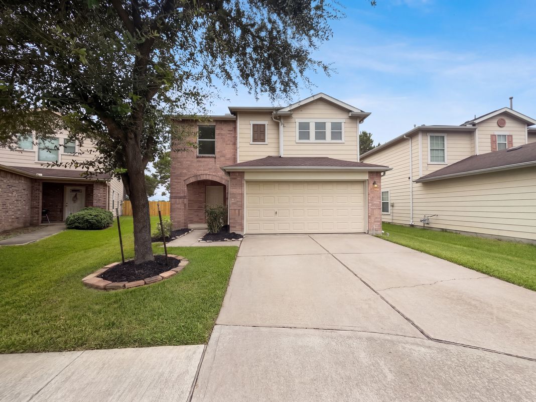 Property photo 1 of 15515 Hollow Cypress Ct