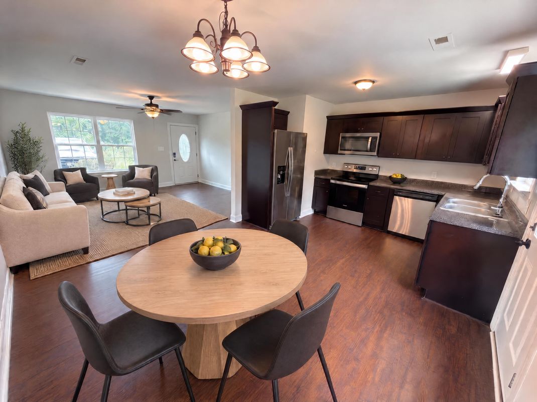Property photo 2 of 1411 Foxbrook Cir
