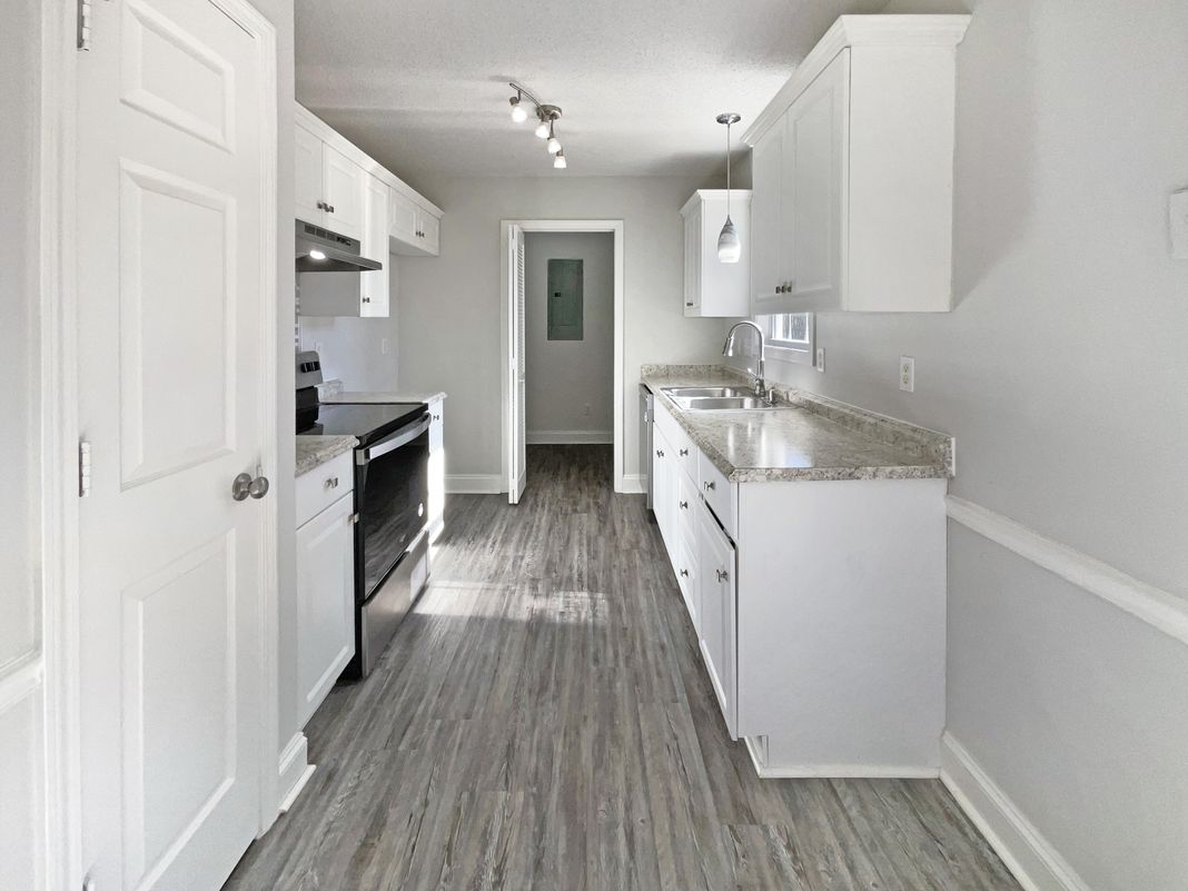 Property photo 2 of 1657 Gresham Ct