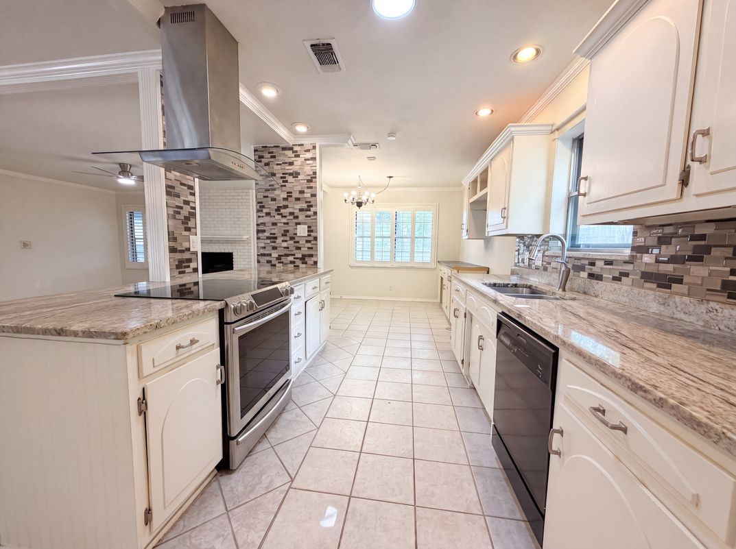 Property photo 2 of 326 De Soto Dr