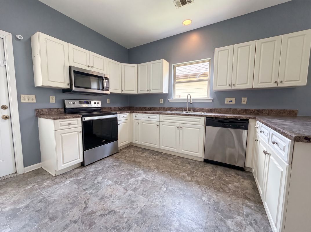 Property photo 2 of 1124 Washington Dr
