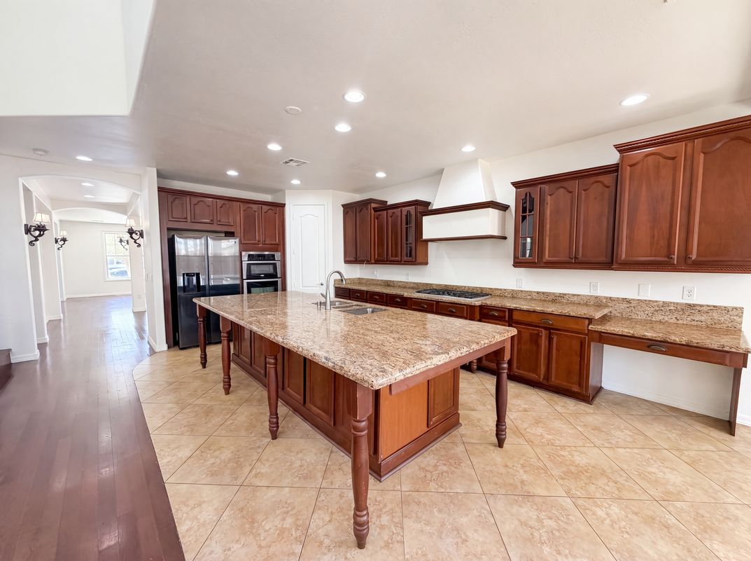 Property photo 2 of 4118 W Saint Anne Ave