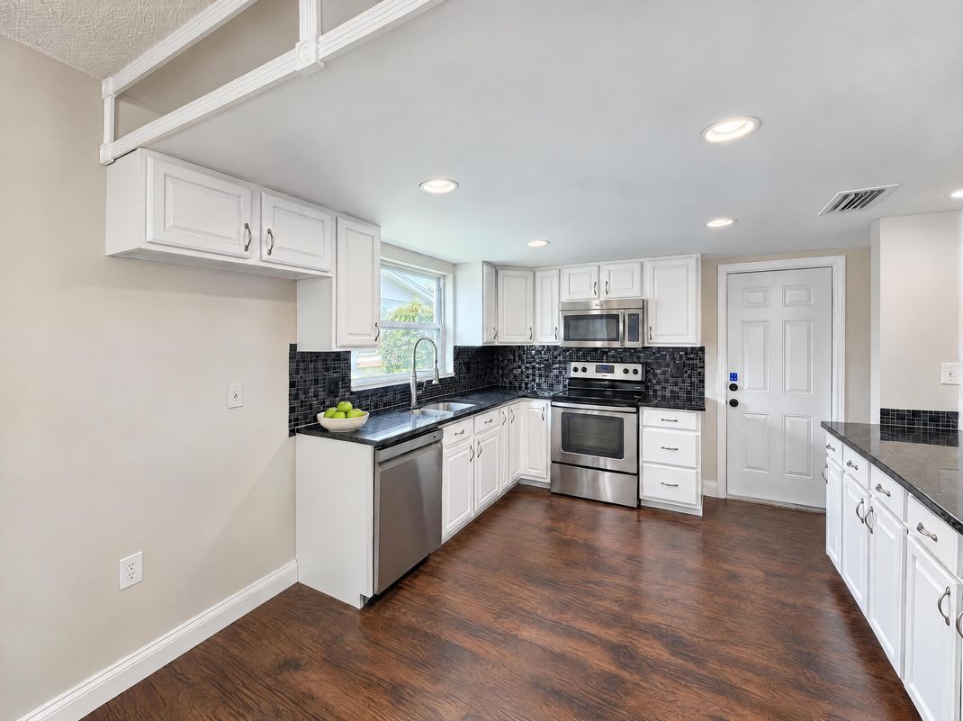 Property photo 3 of 8402 Moulton Dr